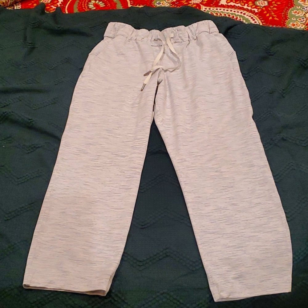 Lululemon Capri louge pants